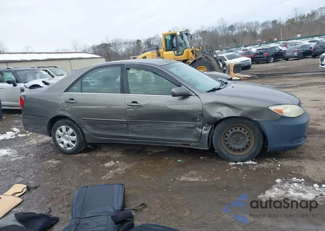 2004 Toyota Camry Le z USA, uszkodzony, nr VIN JTDBE32K440252303